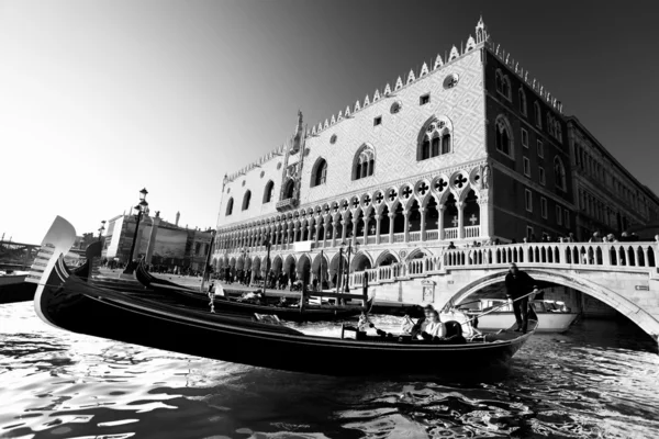 Венеция с дворцом дожей на площади Сан-Марко — стоковое фото