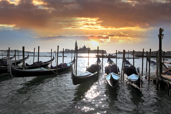 Гондоли увечері, Венеція, Італія — стокове фото