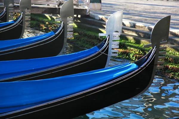 Detalj av gondoler i Venedig — Stockfoto