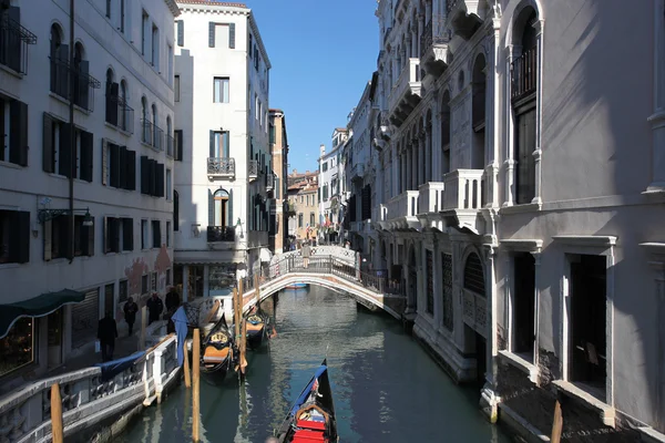 Benátky s kanálem v Itálii — Stock fotografie