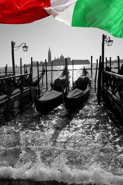 Gondoler i kväll, Venedig, Italien — Stockfoto
