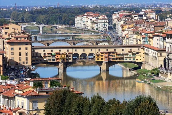 Slavný most ponte vecchio, Florencie, Itálie — Stock fotografie