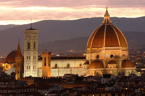 Florence Kathedraal in avond, Toscane, Italië — Stockfoto