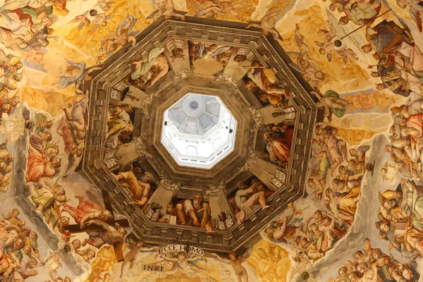 Widok wnętrza malarstwo kopuły. Basilica di santa maria del fiore, duomo, Florencja, Włochy — Zdjęcie stockowe