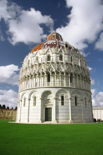 Famosa Torre Inclinada de Pisa en Italia — Foto de Stock