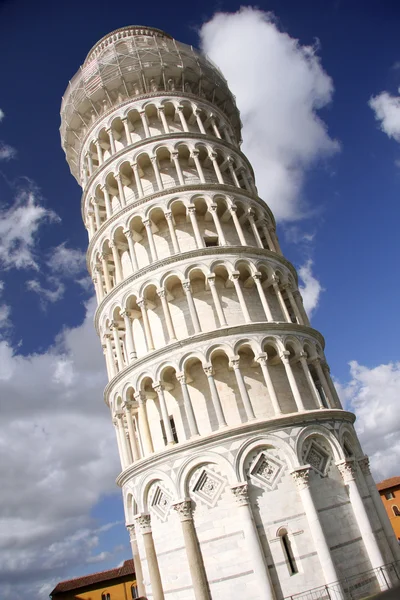 Berömda lutande tornet i pisa i Italien — Stockfoto