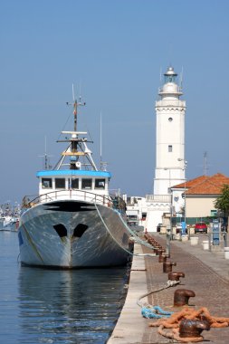 Rimini tekne karşı deniz feneri, İtalya