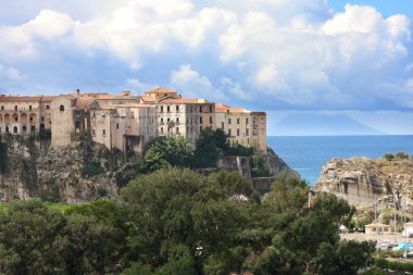 İtalya, calabria, eski kasaba tropea kaya