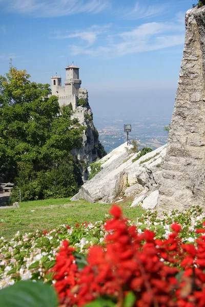 Замок у Республіки Сан-Марино, Італії — стокове фото