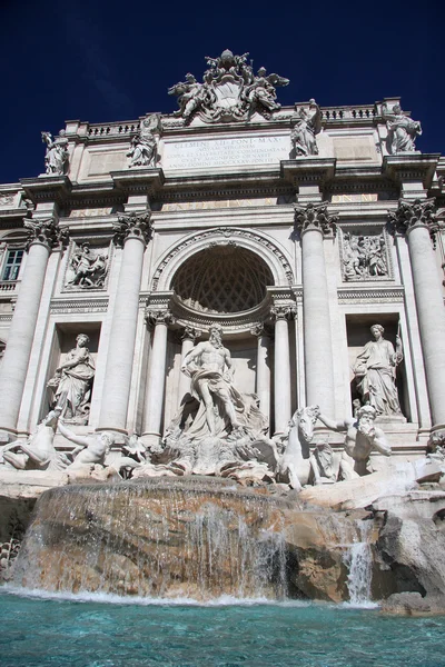 Roma con Fontana di Trevi in Italia — Foto Stock