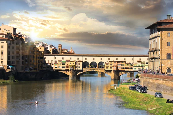 Florence, Ponte Vecchio bridge in Italy — Stock Photo, Image