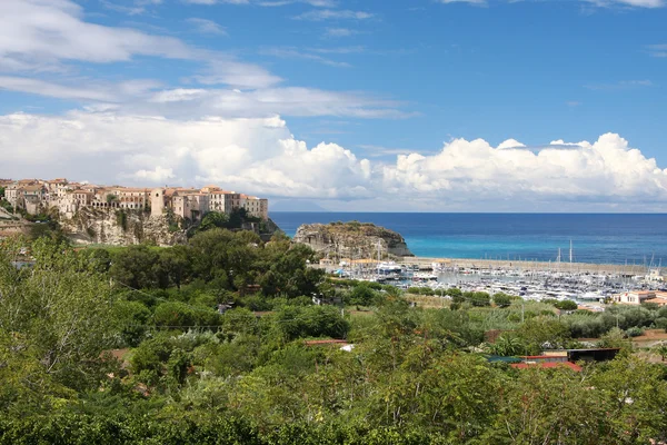 Italy, Calabria, Old town Tropea on the rock — Stock Photo, Image