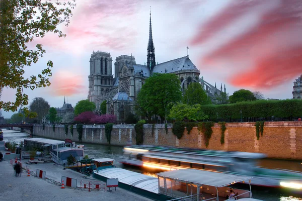 Párizs, Notre Dame katedrálistól, a tavaszi idő, Franciaország — Stock Fotó