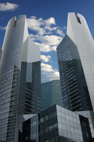 Detalhe do arranha-céu no centro de negócios — Fotografia de Stock