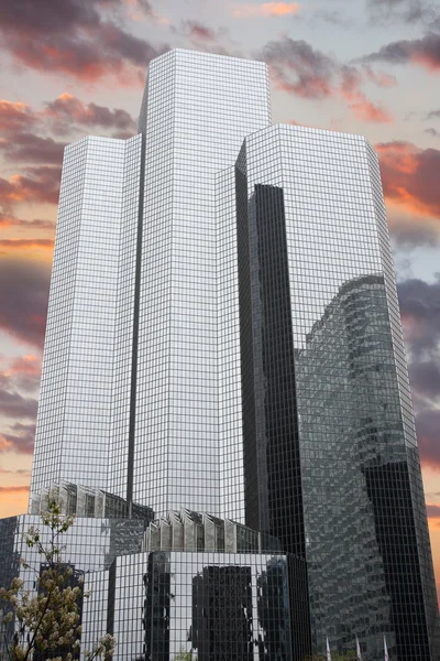 Détail du gratte-ciel dans le centre d'affaires — Photo