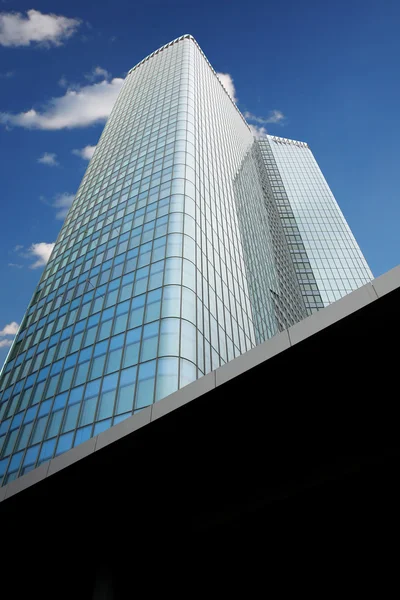 Dettaglio del grattacielo nel business center — Foto Stock