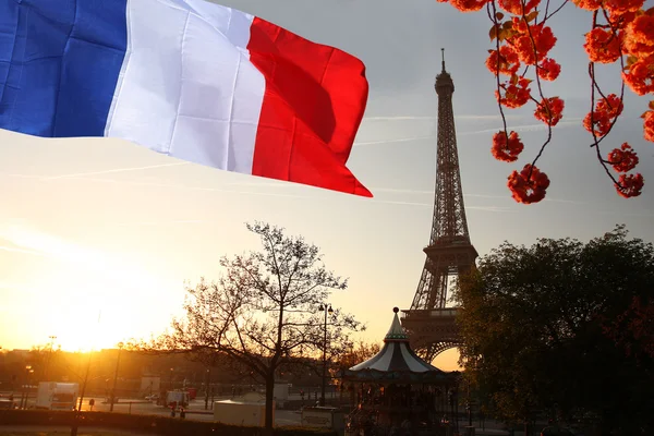 Tour Eiffel au printemps à Paris, France — Photo