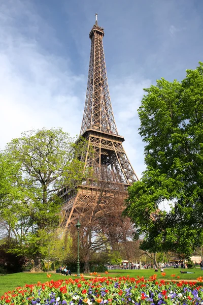 Eiffeltornet under våren i paris, Frankrike — Stockfoto