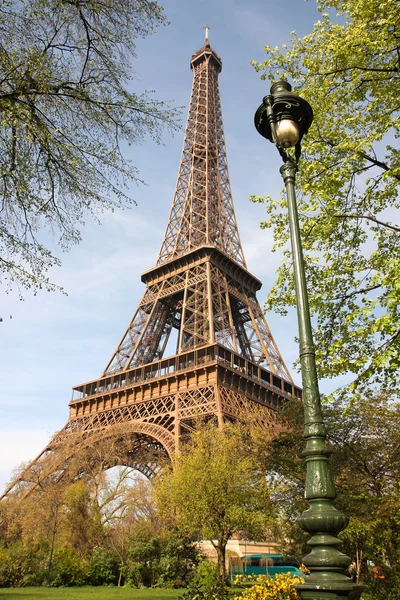 Tour Eiffel au printemps à Paris, France — Photo