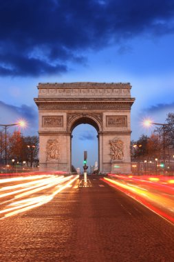 Paris, ünlü arc de triumph akşam, Fransa