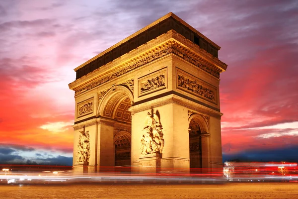 Paris, beroemde arc de triomf bij avond, Frankrijk — Stockfoto