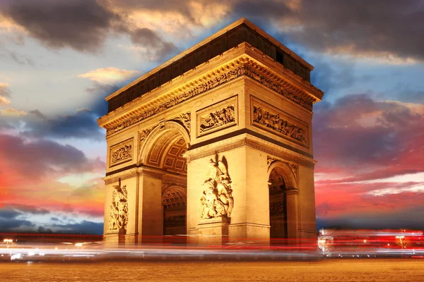 París, famoso Arco de Triunfo por la noche, Francia — Foto de Stock