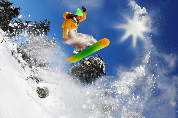 Snowboarder jumping against blue sky — Stock Photo, Image