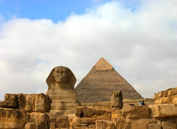 기자 피라미드와 스핑크스입니다. 이집트. — 스톡 사진