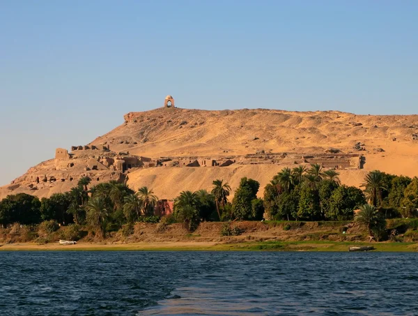 Aswan yakınındaki Nil kıyısında — Stok fotoğraf