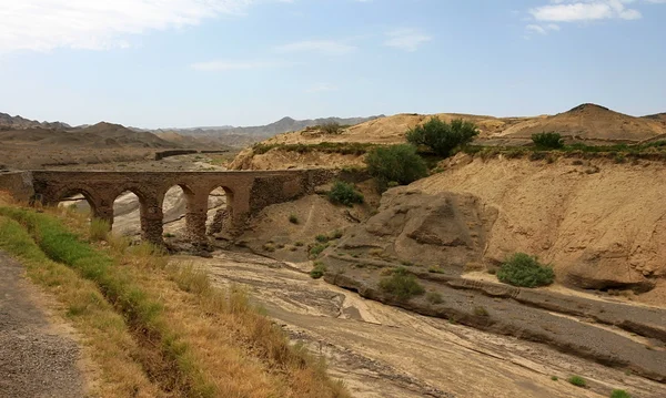 Акведук в селе Харанак близ Язда. Иран — стоковое фото