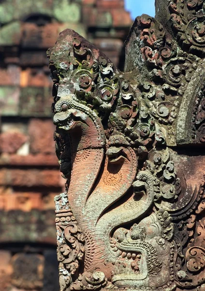 Tallado en piedra. Templo de Banteay Srei. Angkor. Siem Reap, Camboya . —  Fotos de Stock