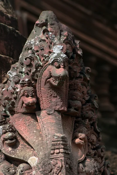 Tallado en piedra. Templo de Banteay Srei. Angkor. Siem Reap, Camboya . —  Fotos de Stock