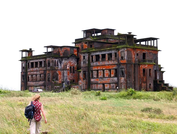 Abandoned hotel. Bokor Hill station near the town of Kampot. Cambodia. — Stock Photo, Image