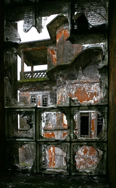 Window in abandoned hotel. Bokor Hill station near Kampot. Cambodia. — Stock Photo, Image