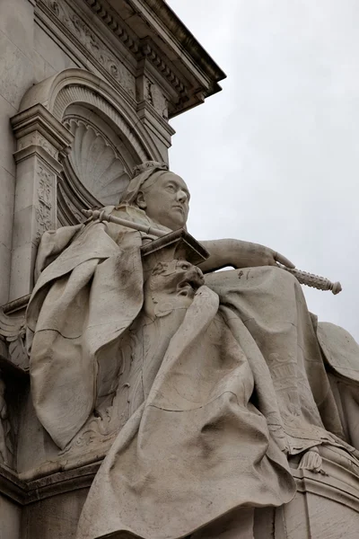 维多利亚女王纪念碑。伦敦。英国. — 图库照片