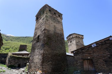 ushguli Köyü geleneksel svan koruyucu kuleleri. Svaneti. Gürcistan.