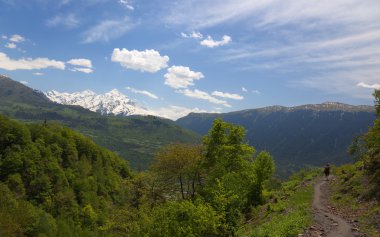 dağlar peyzaj mestia köyü yakınlarında. üst svaneti. Gürcistan