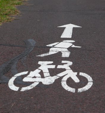 Beyaz Bisiklet parça işaret üstünde belgili tanımlık yol çizdim. Melbourne. Avustralya.