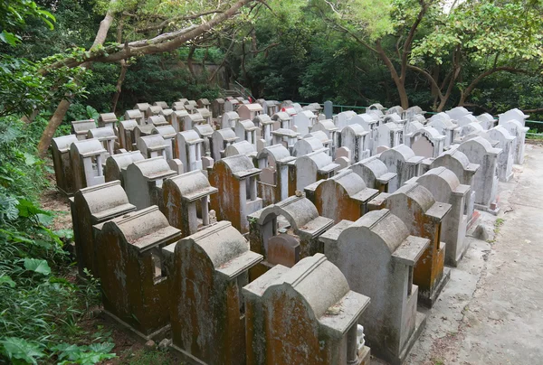 Hřbitov na ostrově cheung chau. Hong kong. — Stock fotografie