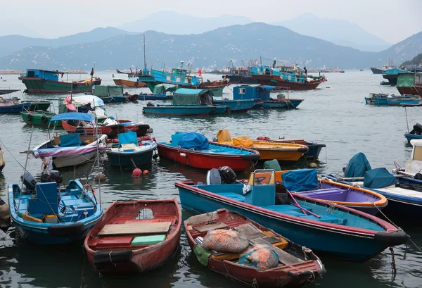 Late evening. Fishing and house boats in Cheung Chau harbour. Hong Kong. — Stock Photo, Image