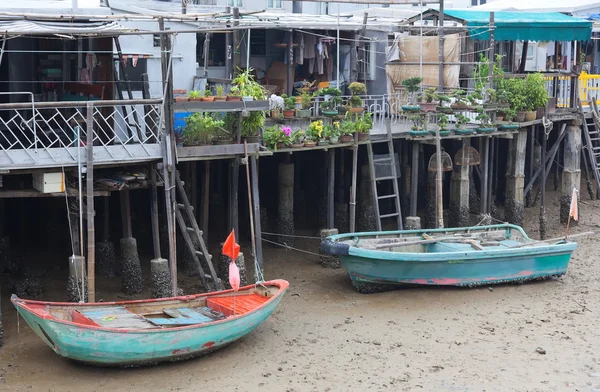 Tin houses and small boats of Tai O fishing Village. Hong Kong. — Stock Photo, Image