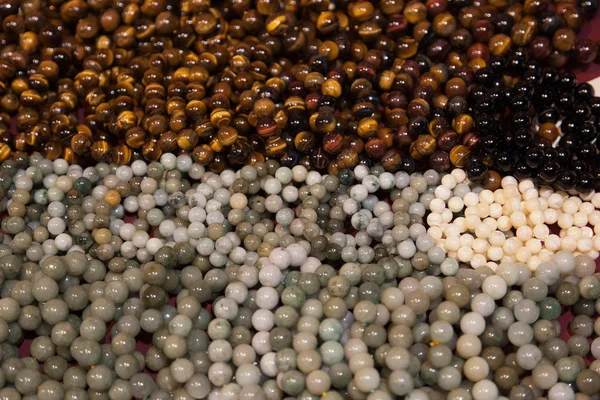 Colorful bracelets.Temple street market. Hong Kong. — Stock Photo, Image