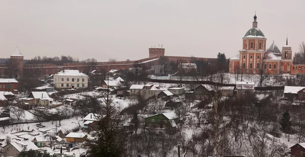 evler ve kremlin duvarı. Kış. Smolensk. Rusya.