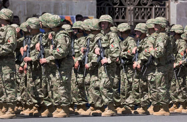 Soldiers getting ready for military parade. Tbilisi, Georgia. — Stock Photo, Image