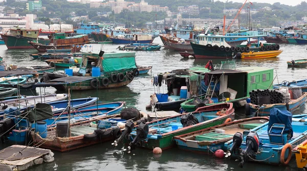 Pesca y barcos casa en el puerto de Cheung Chau. Hong Kong . —  Fotos de Stock