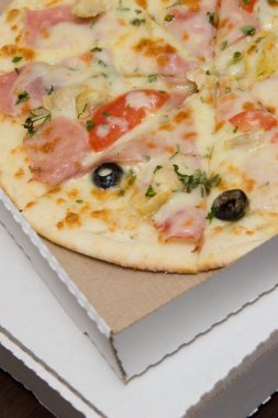 Kutuda pizza.