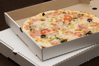 Kutuda pizza.