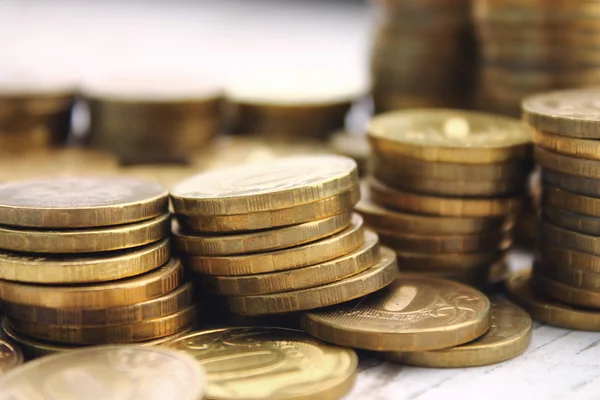 Dez rublos moedas fundo — Fotografia de Stock