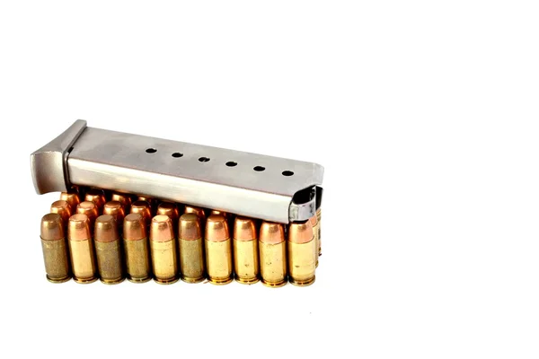 Solidna i 380 handgun amunicji z klipsem — Zdjęcie stockowe