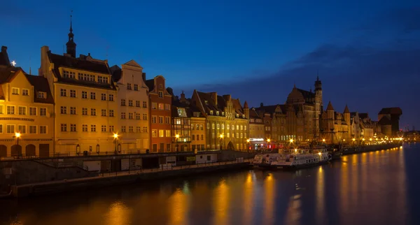 Gdansk na Polônia à noite, Vista do lado do rio Mot=awa — Fotografia de Stock
